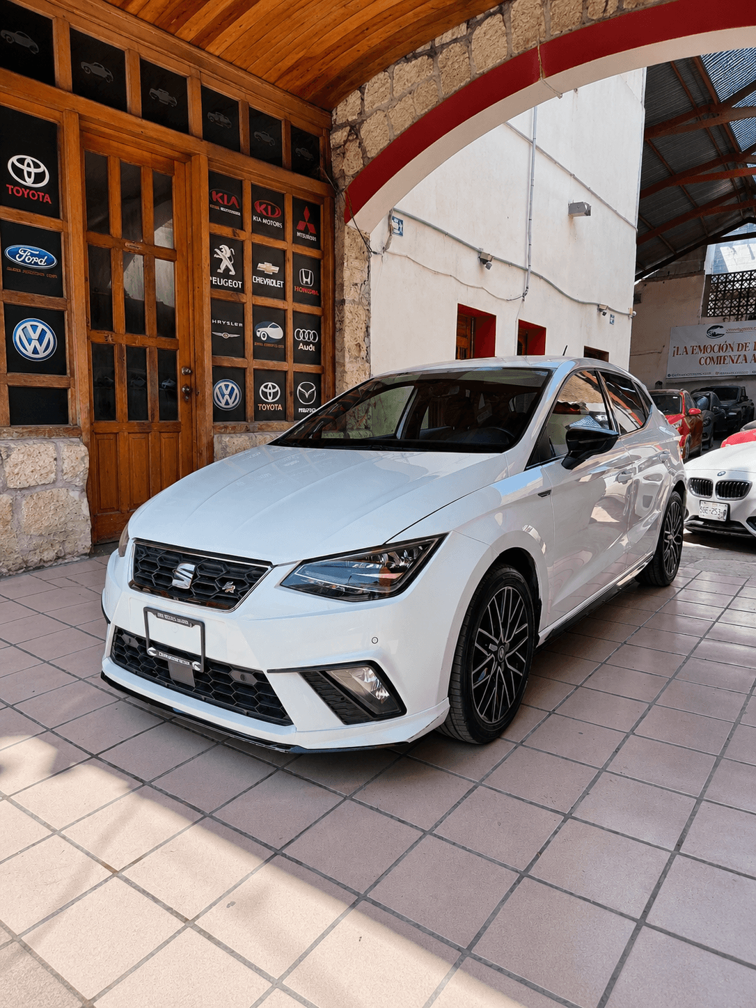 Auto tipo Hatchback