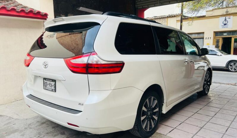 
								Toyota SIENNA XLE 2019 completo									